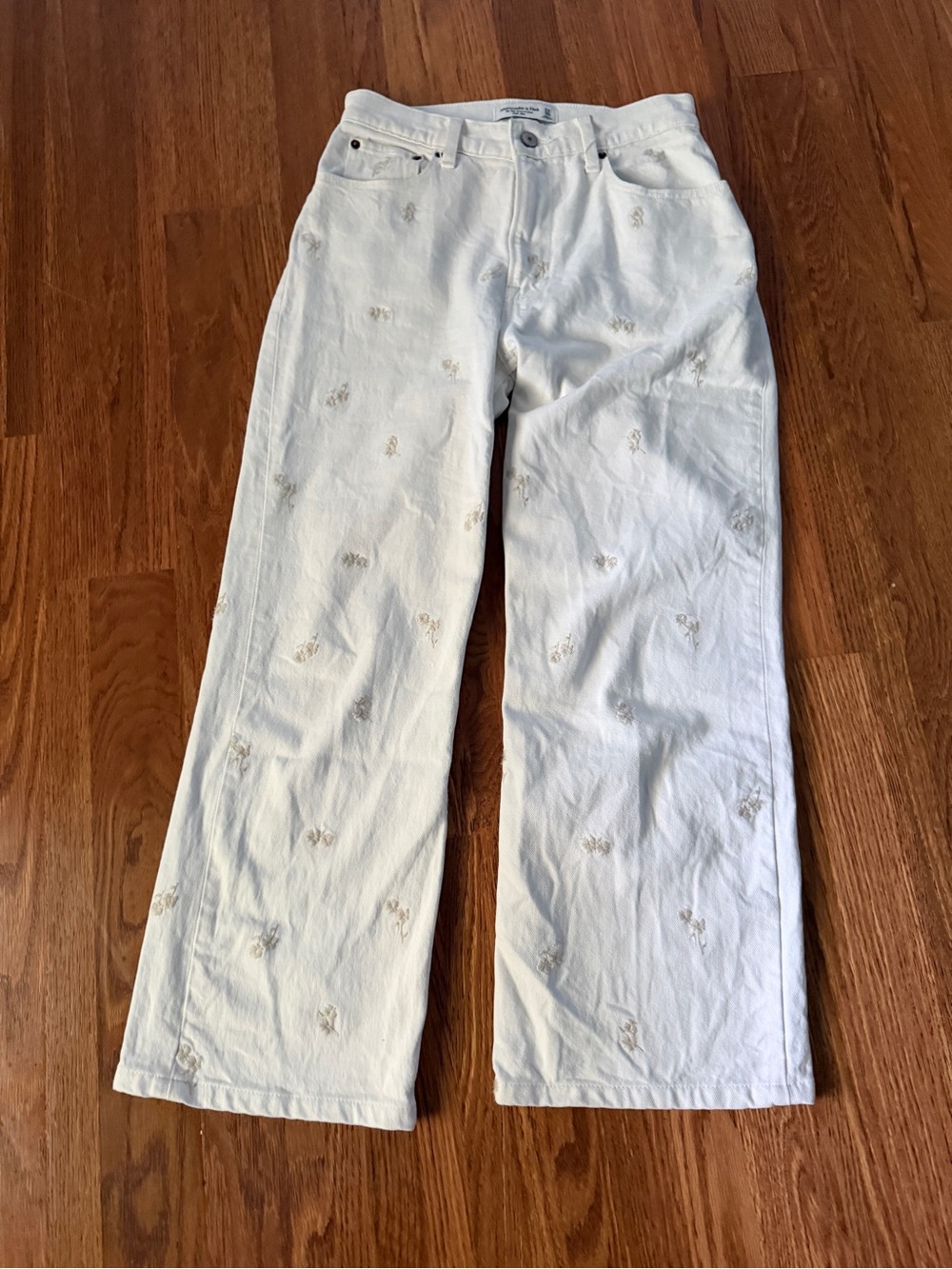 White Floral Abercrombie 90s high rise replaced jeans 00/24